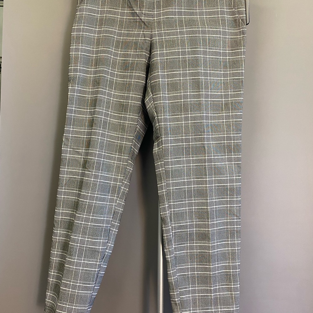 Soho Apparel Petite L Ladies Paints NWT Checkered Gray Pants